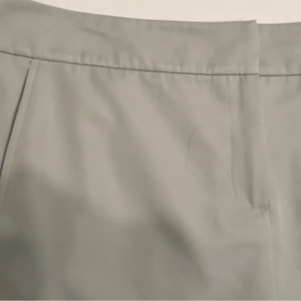 Izod 18” Golf Skort in Light Gray 16 - Picture 2 of 7